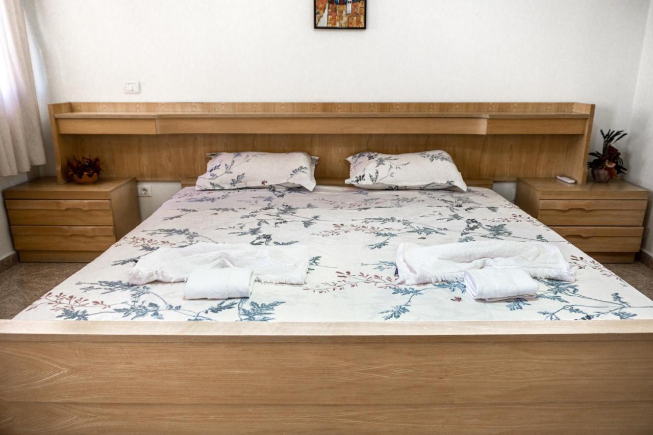 City Center Two Private Bedrooms Near Scanderbeg Square On Shared Apartment Tirana Zewnętrze zdjęcie