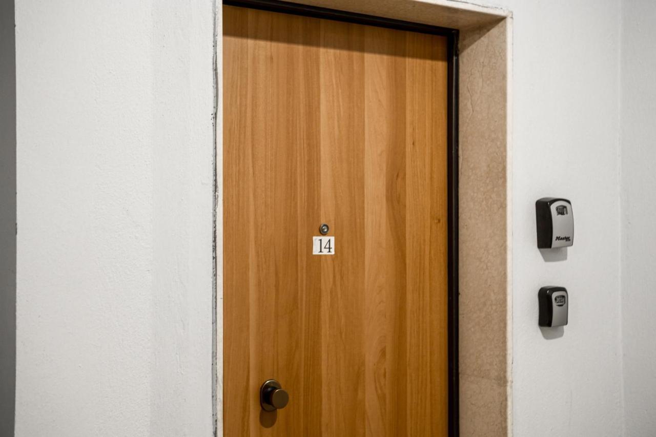 City Center Two Private Bedrooms Near Scanderbeg Square On Shared Apartment Tirana Zewnętrze zdjęcie