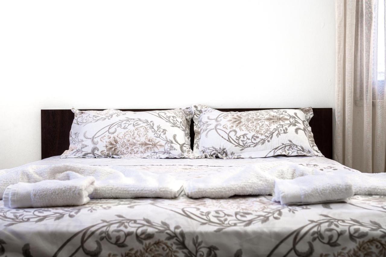 City Center Two Private Bedrooms Near Scanderbeg Square On Shared Apartment Tirana Zewnętrze zdjęcie
